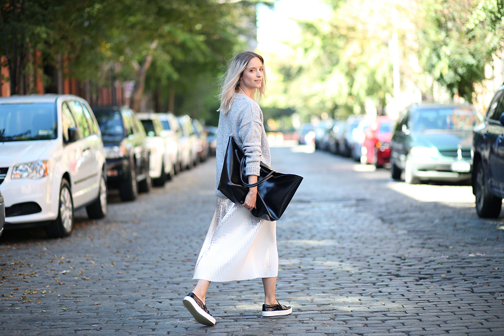 Silver pleated skirt | THEFASHIONGUITAR