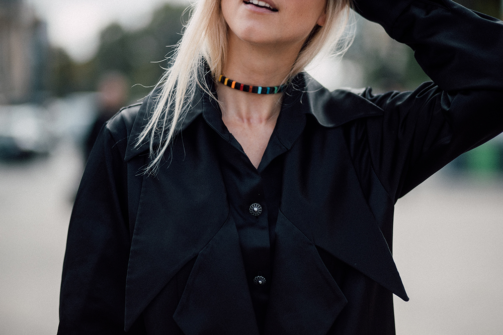 Roxanne Assouline choker worn by Charlotte Groeneveld The fashion guitar