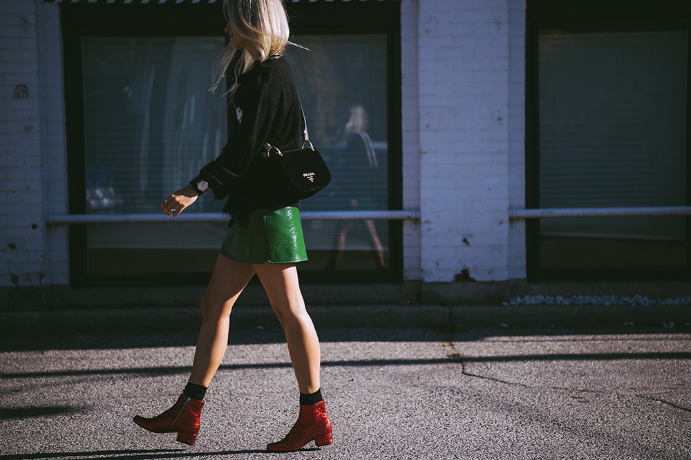 Courrèges skirt worn by Charlotte Groeneveld The fashion guitar