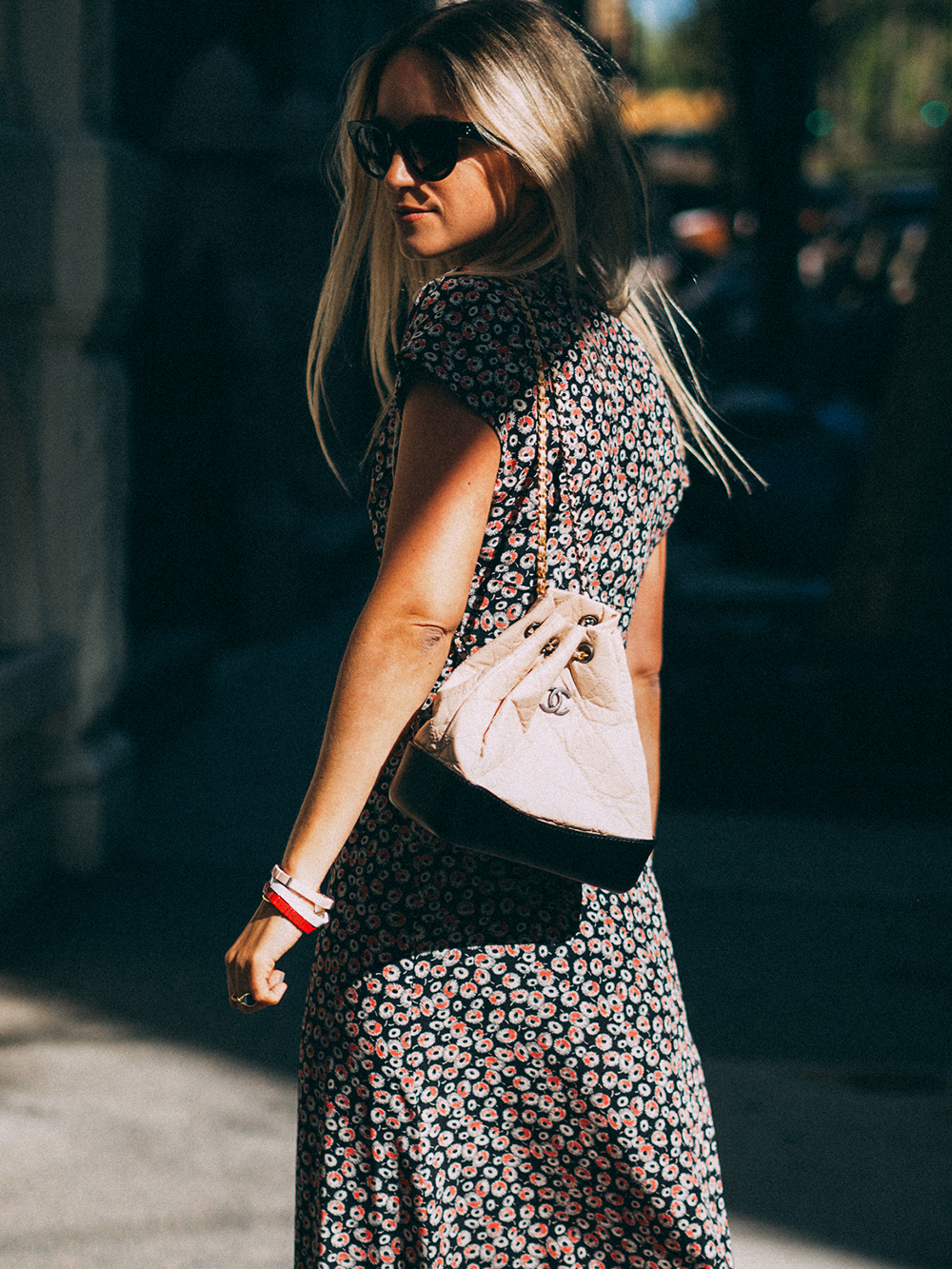 Charlotte Groeneveld Thefashionguitar in Tomas Maier and Chanel Gabrielle bag