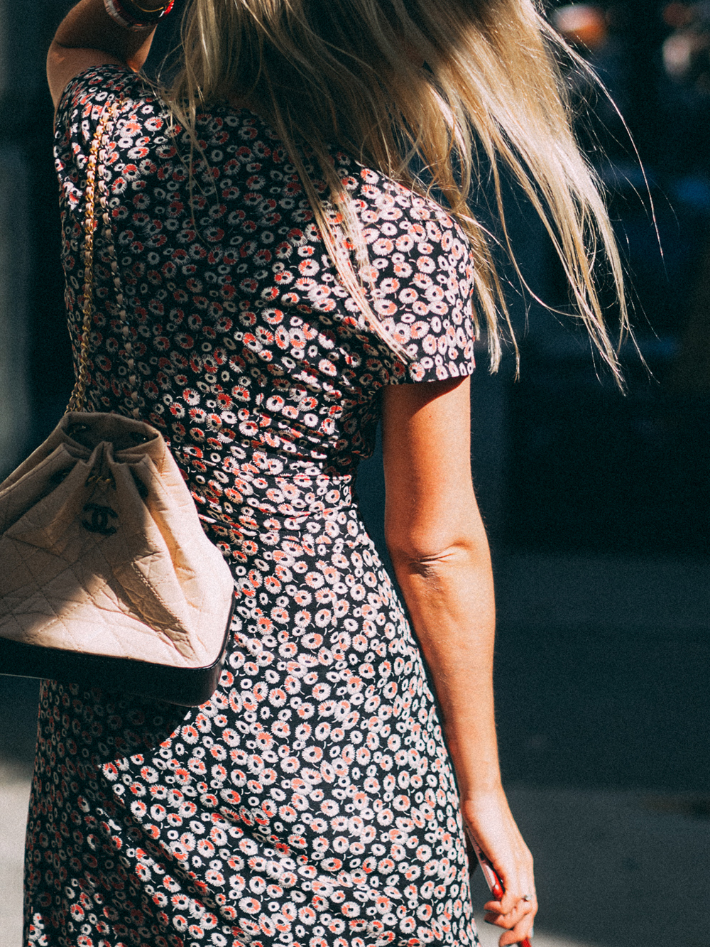 Charlotte Groeneveld Thefashionguitar in Tomas Maier and Chanel Gabrielle bag