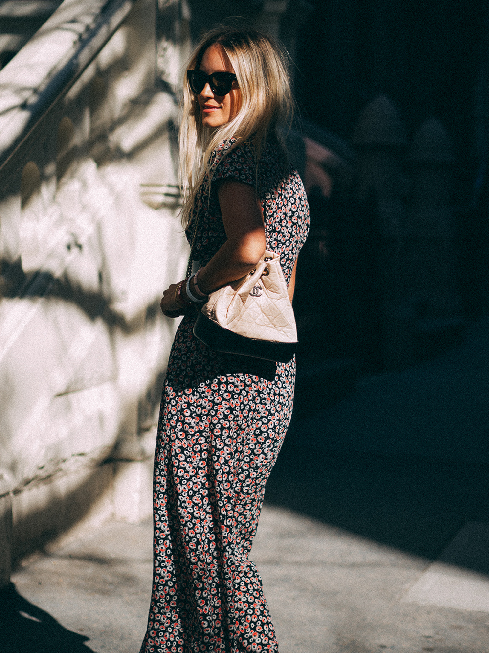 Charlotte Groeneveld Thefashionguitar in Tomas Maier and Chanel Gabrielle bag