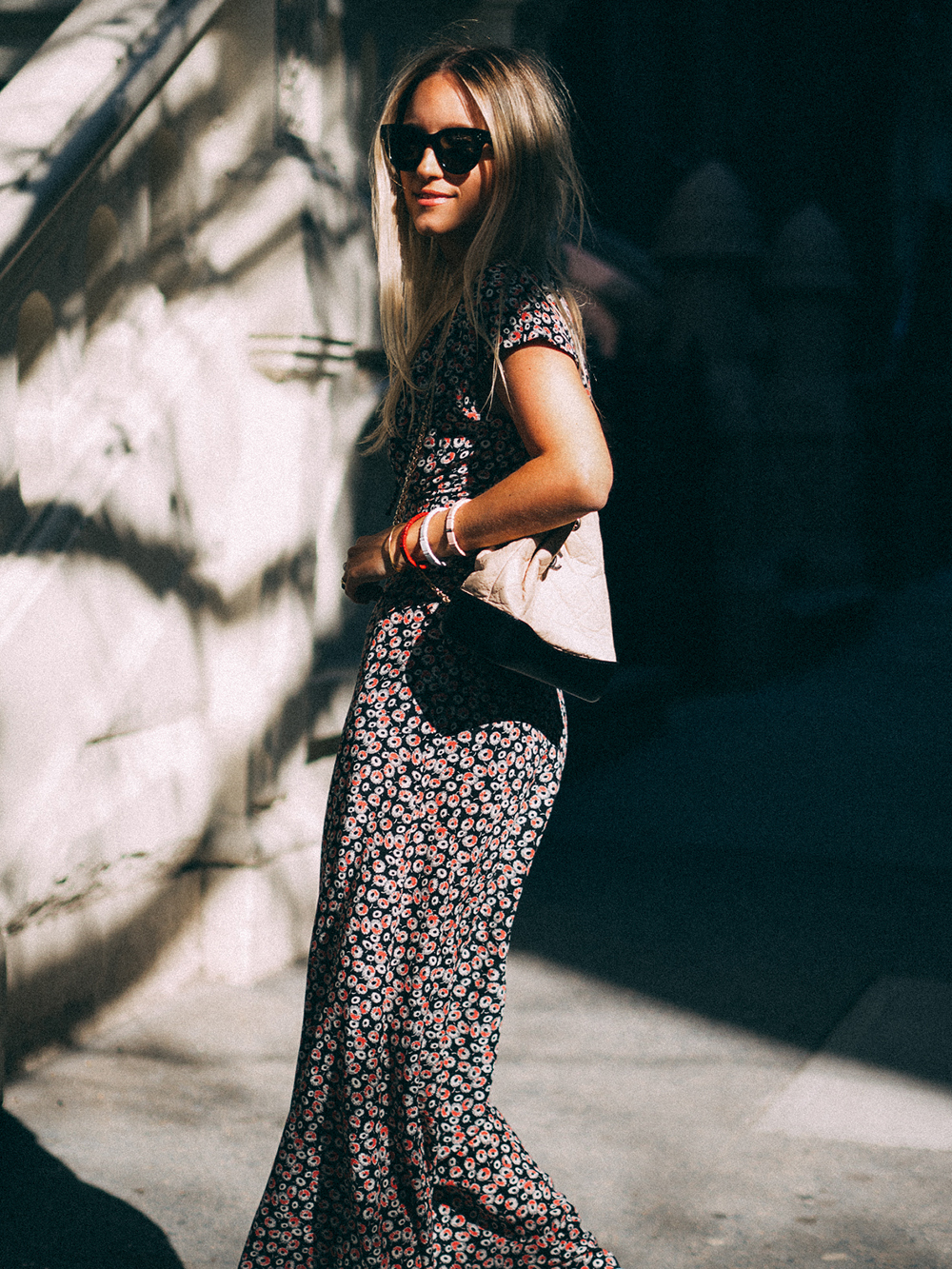 Charlotte Groeneveld Thefashionguitar in Tomas Maier and Chanel Gabrielle bag