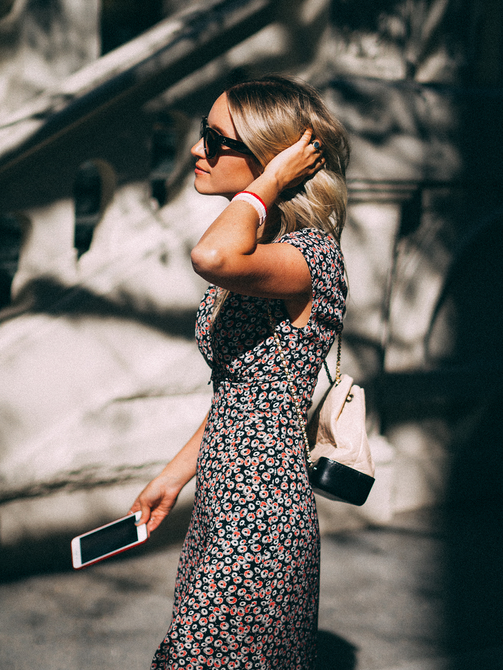 Charlotte Groeneveld Thefashionguitar in Tomas Maier and Chanel Gabrielle bag