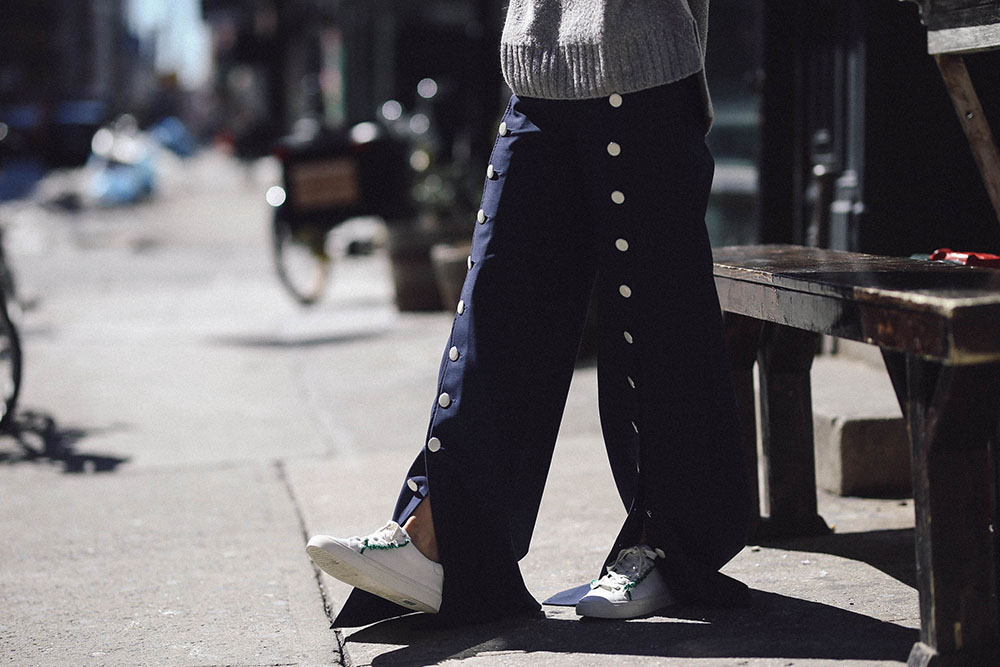 Charlotte Groeneveld Thefashionguitar wearing Tory Burch ruffle sneakers