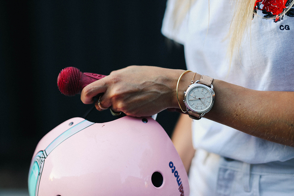 Charlotte Groeneveld Thefashionguitar for Fossil Hybrid Smartwatch